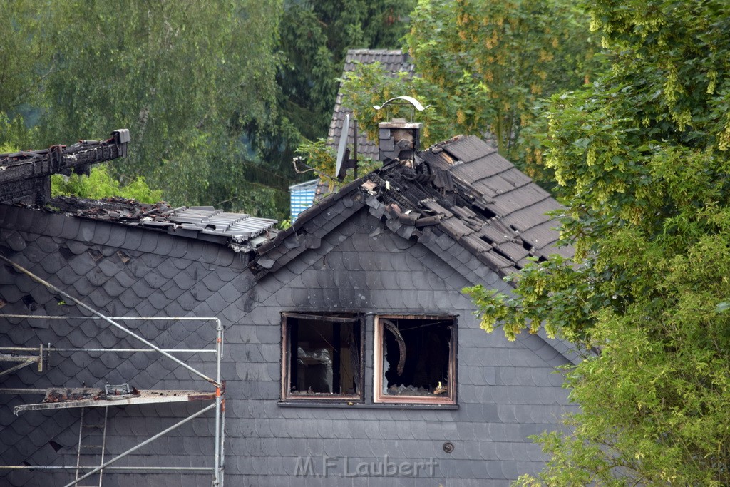 Schwerer Brand in Einfamilien Haus Roesrath Rambruecken P169.JPG - Miklos Laubert